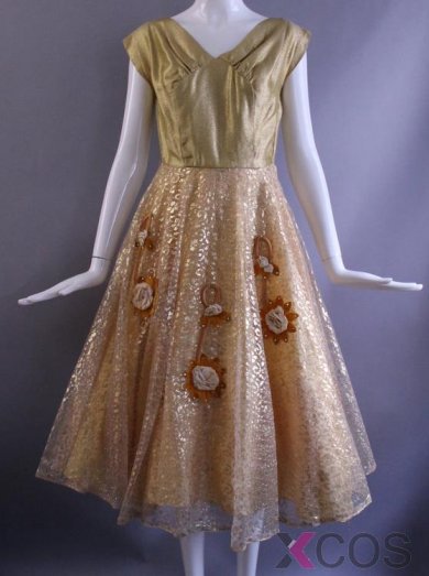 Cute A-line V-neck Gold Tulle Prom Dress With Appliques