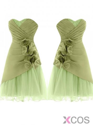 Magnetic A-Line Sweetheart Short Green Bridesmaid Dress with Flower